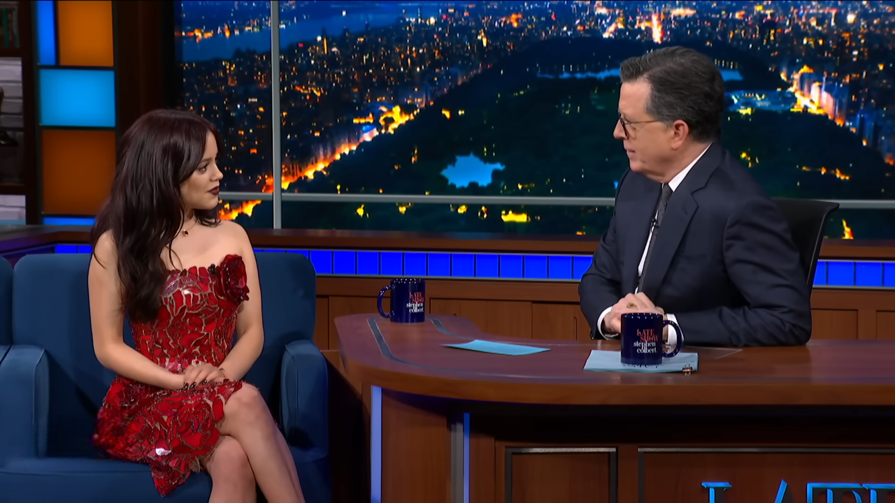 Звезда "Венздей" Дженна Ортега показалась в красном платье из стекла: сколько стоит эффектный образ